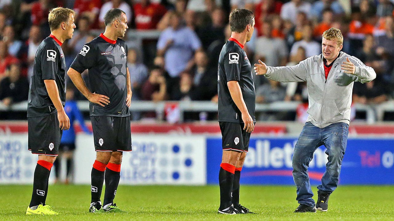 Giggs, Scholes roll back years as Class of 92 lose to Salford